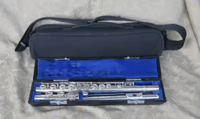 YAMAHA YFL-31 STERLING SILVER CONCERT FLUTE JAPAN IN CASE N MINT, View more