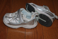 Nike size 8 toddler  running shoes