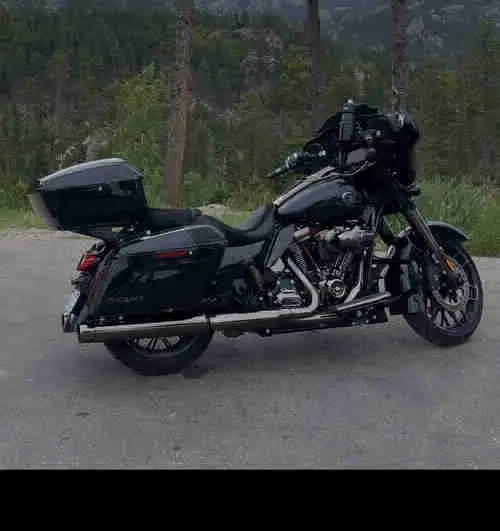 Harley Davidson- Streetglide CVO!!! in Touring in Cambridge - Image 2