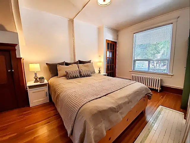 Bloor & Ossington - Downtown Toronto Suite