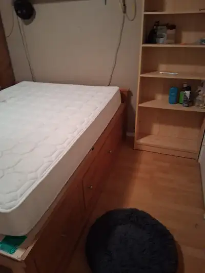 Description Spacious Room for Rent in Surrey, B.C. Features: - Large Room: A comfortable, usable spa...