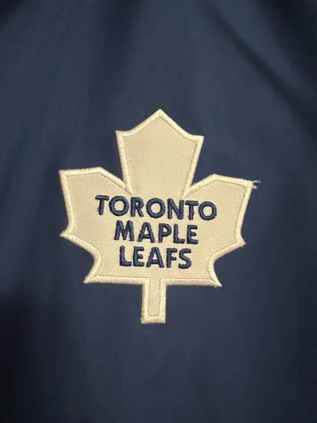REEBOK - XL - NWT - MENS NHL TORONTO MAPLE LEAFS JACKET / COAT in Men's in Kingston - Image 8