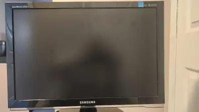 SAMSUNG PC DISPLAY 22" MONITOR avec entrée HDMI ,RGB.