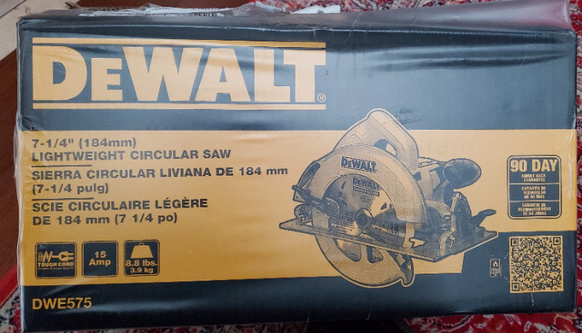 DEWALT 15 amp Corded 7 1/4-inch Lightweight Circular Saw-NEW in Other in Oshawa / Durham Region
