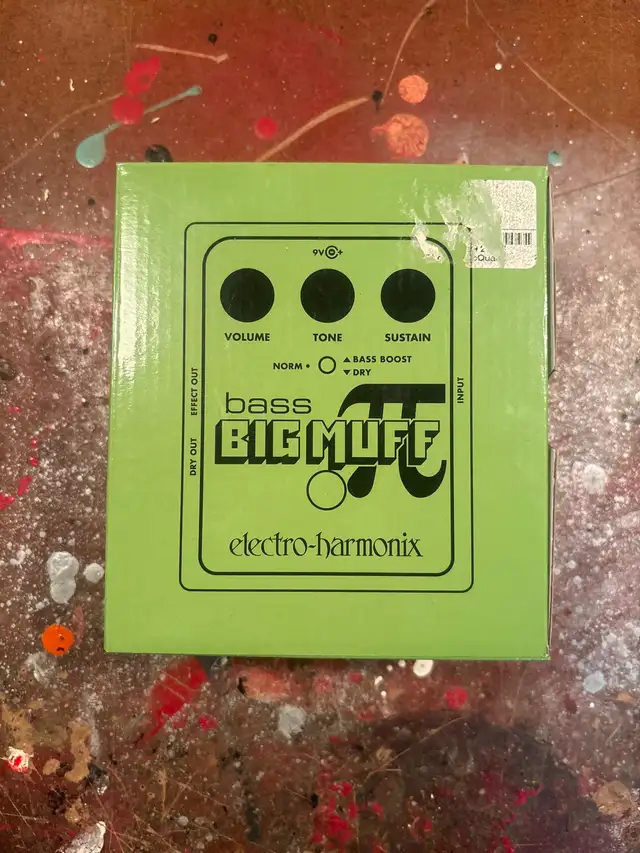 BIG MUFF FUZZ PEDAL -$95.00 in Guitars in Kawartha Lakes - Image 3