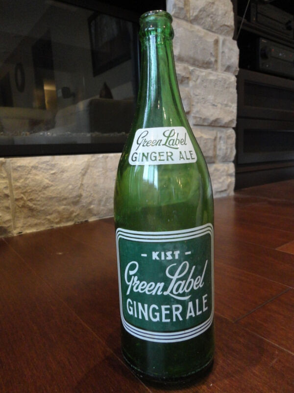 12 Vintage Kist Ginger Ale 30oz Bottles & Appia Beverage Case in Arts & Collectibles in Kitchener / Waterloo - Image 4