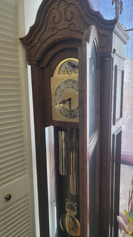 Grandfather clock in Arts & Collectibles in Hamilton - Image 3