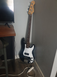 Fender precision bass (black top)