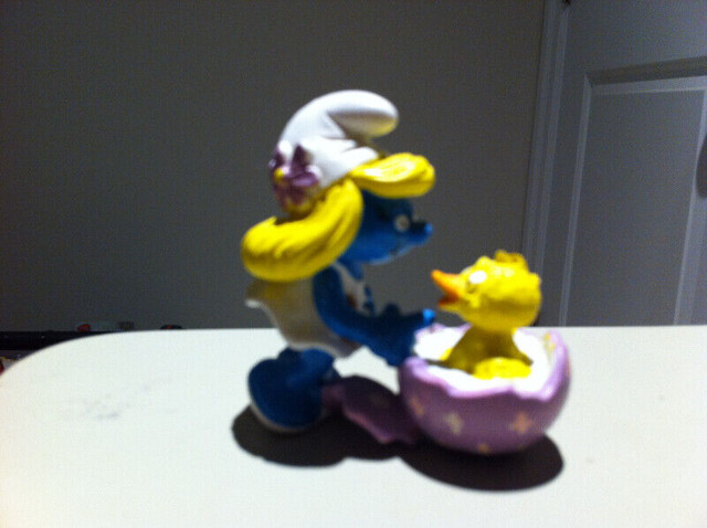 Smurfs - Vintage Smurfette with Purple Easter Egg Chick in Arts & Collectibles in Ottawa - Image 3