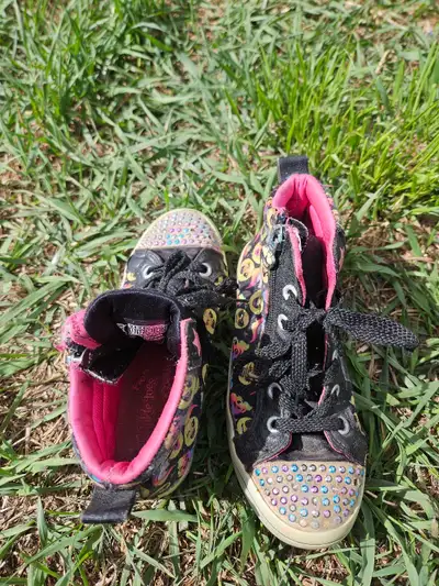 Kids shoes 10$ each , View more
