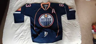 Hemsky Oilers jersey medium If the post is up then it's still