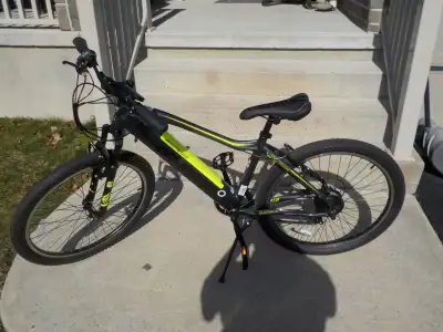 Lightly used Hyper E-Bike Adjustable Seat Height Hydro-formed Alloy frame with 36 volt Integrated Ba...