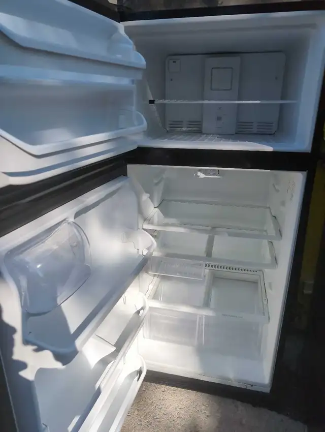 frigo Frigidaire  in Refrigerators in City of Montréal - Image 4