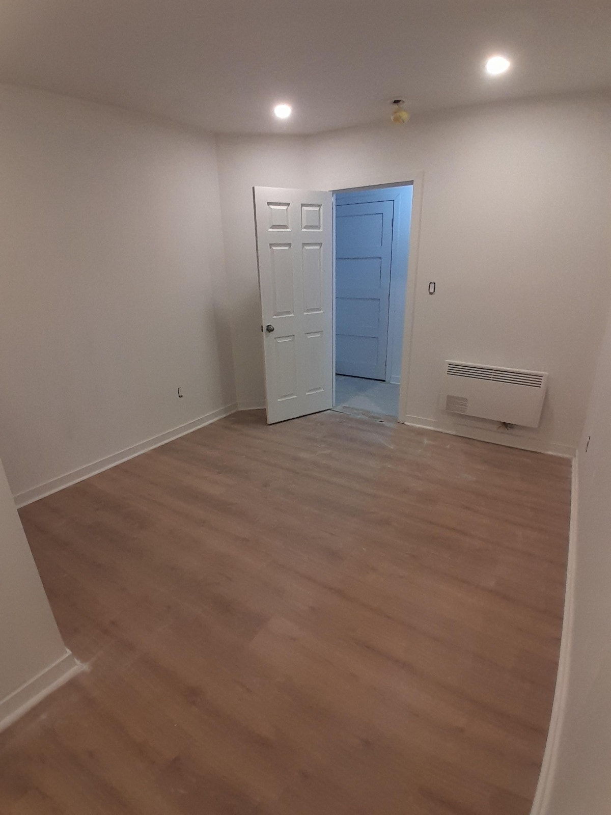**1 mois gratuit** Grand 5 1/2 rénové, parc Lafontaine $2100 — photo 3