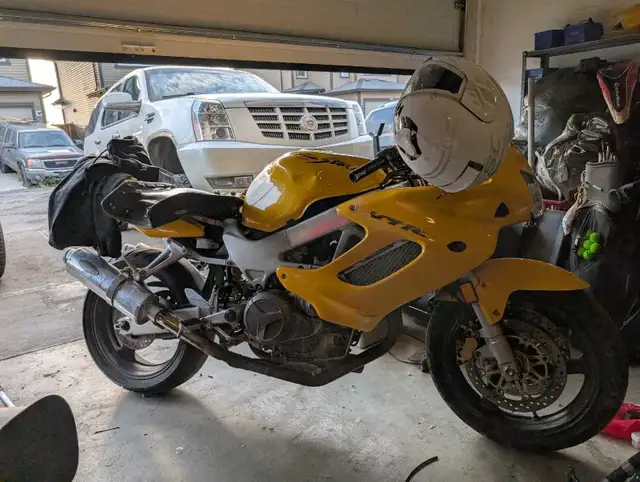 1998 Honda firestorm superhawk  in Sport Bikes in St. Albert - Image 4