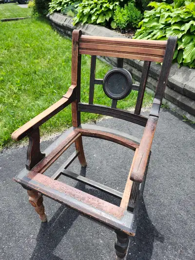 Chaise antique (projet de finition), View more