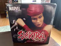 Elektra BUST STATUE 2003 Marvel /5000 MARVEL Booth 279