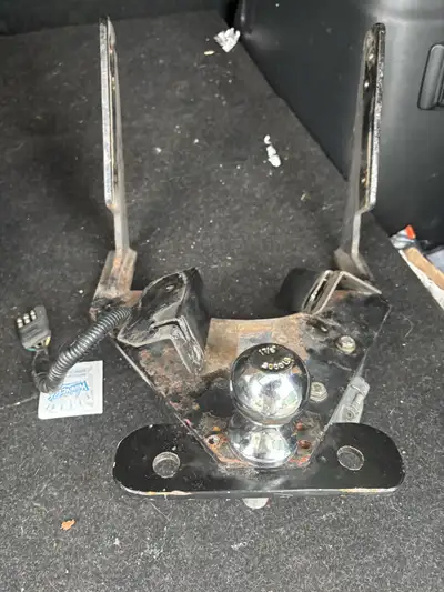 Trailer hitch came off a Harley Davidson road king 2008 looking for 200 or best offer