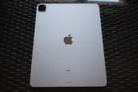 iPad Pro M1 5th gen silver 12.9’  2TB 16GB RAM with accessories 