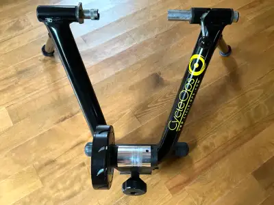Vélo - base d'entraînement à résistance magnétique, View more