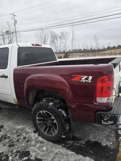 6ft gmc serria box crossmebers are mint floor and wheel wells are mint passenger side little banged...