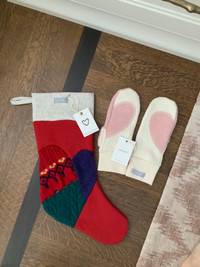 CHRISTMAS GIFT BUNDLE Stocking and women’s Mittens BRAND NEW 