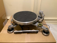 Kenwood KP-9010 top model Skeletal Closed Loop turntable