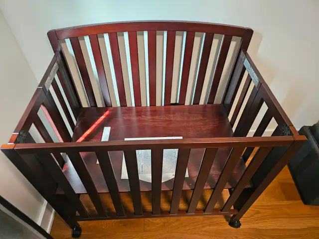 DaVinci - Dylan 3-in-1 Convertible Crib in Espresso in Cribs in City of Toronto - Image 3