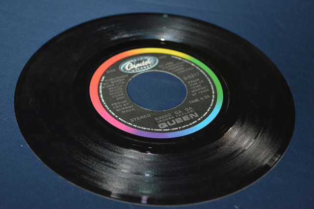 Vinyl Single! Queen 'I Go Crazy/Radio Ga Ga', Vintage 45!! in CDs, DVDs & Blu-ray in Hamilton - Image 4