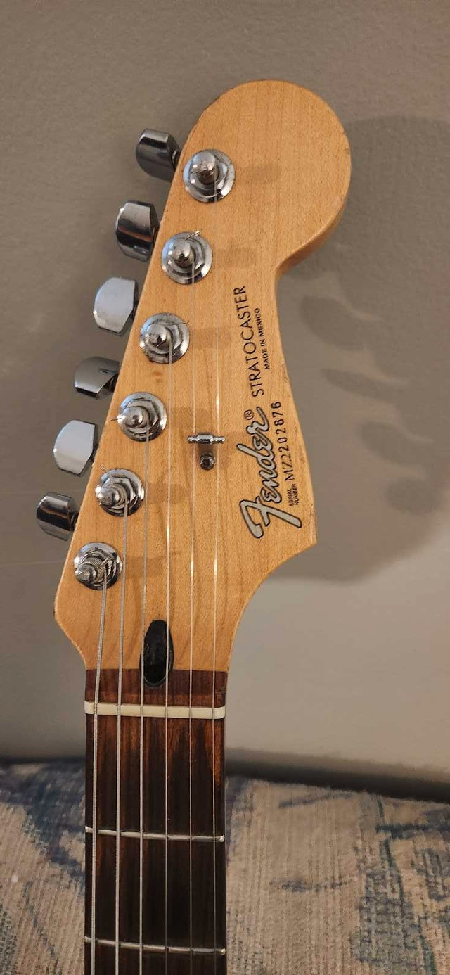 Fender Stratocaster Standard Fat Strat in Guitars in Moncton - Image 2