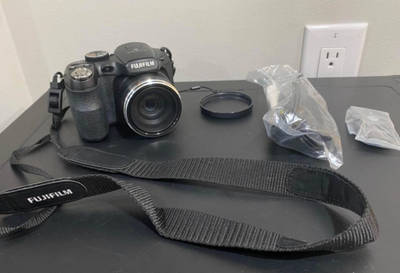 FujiFilm Finepix S1600 Camera (15x Optical Zoom), View more