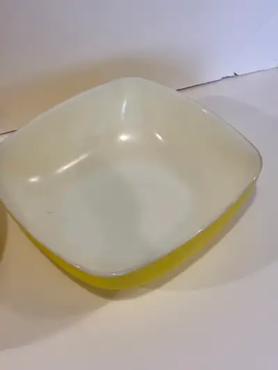 Pyrex - two dishes Yellow and white Pyrex dishes Collector items