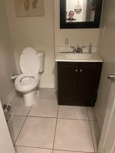 Room for rent in 4 bedroom house