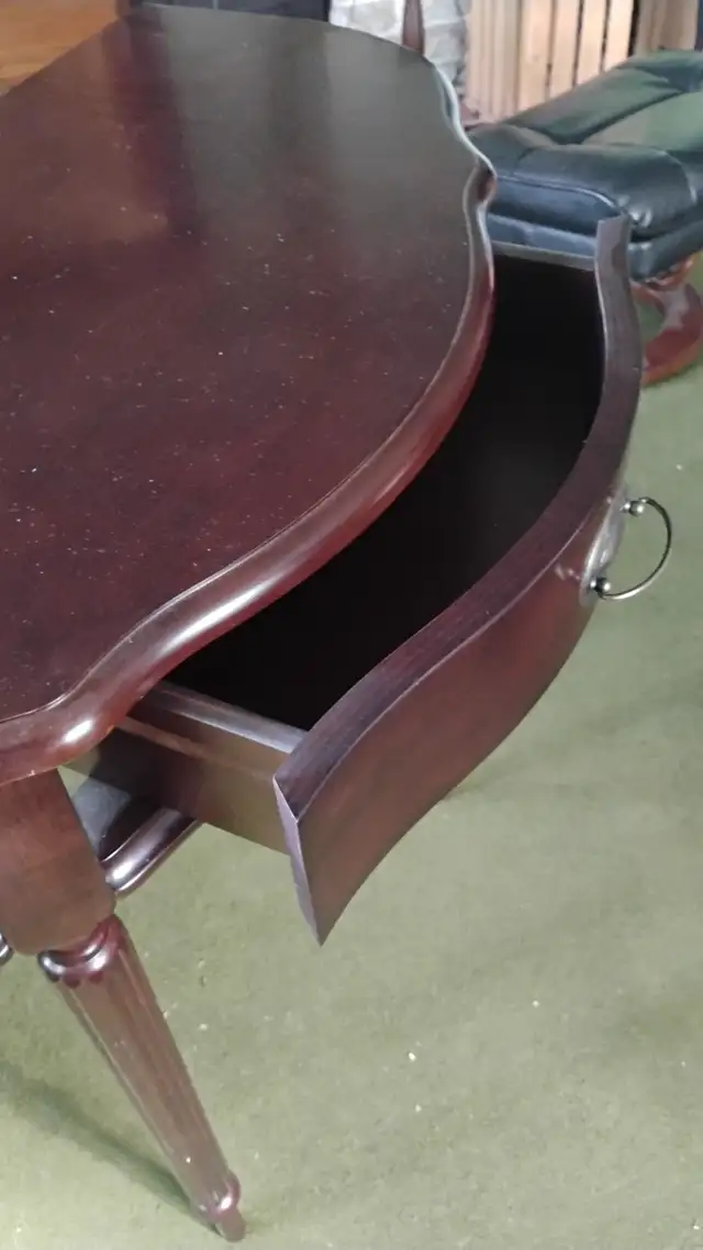 Bombay Mahogany Console Table in Other Tables in Mississauga / Peel Region - Image 6