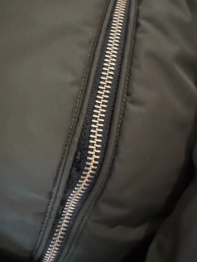 Mackage jacket women’s M in Women's - Tops & Outerwear in City of Toronto - Image 4