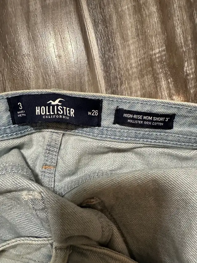 Women’s Hollister Shorts W26 in Women's - Bottoms in Mississauga / Peel Region - Image 4