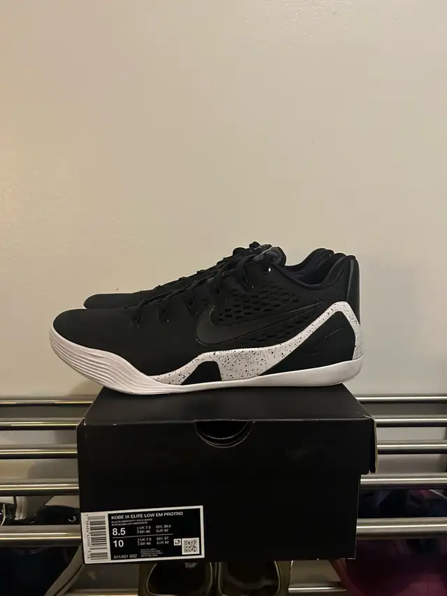 Nike Kobe 9 EM Low ‘Lakers Away’ - Size 8 in Basketball in City of Toronto - Image 4