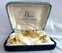 ENSEMBLE VINTAGE FASHION JEWELRY SET  Creations J0-ANNE c.1960