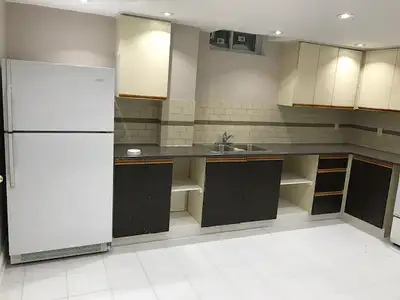 1 BR Basement Apartment w/ Separate Entrance (Square One)