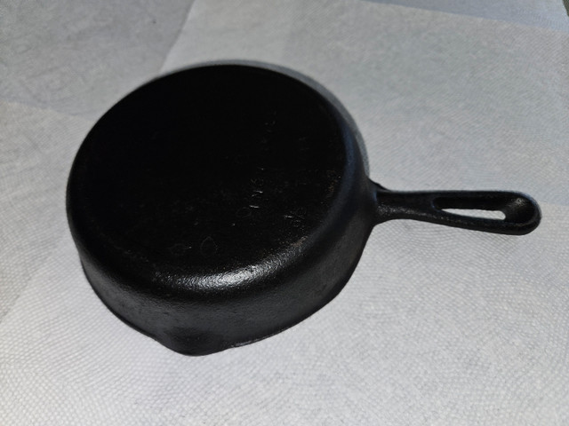 Vintage 6 1/2" Cast  Iron Pan - Taiwan in Arts & Collectibles in Belleville - Image 3