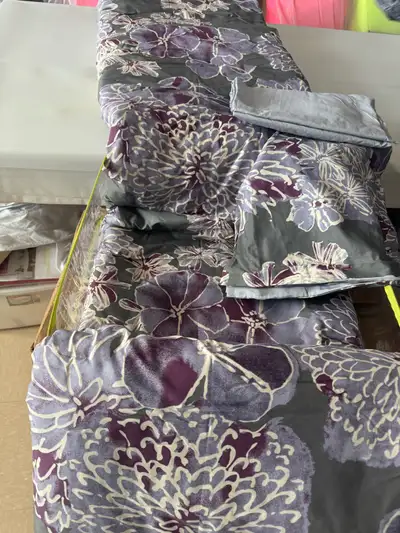 Complete flowered comforter and sheet set, View more