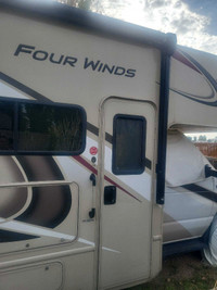 Four Winds Thor Motor Coach 