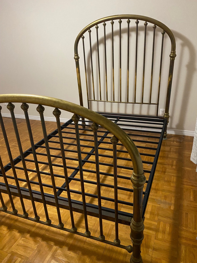 Antique Brass Bed - Double dans Lits et matelas  à Ville de Montréal - Image 2