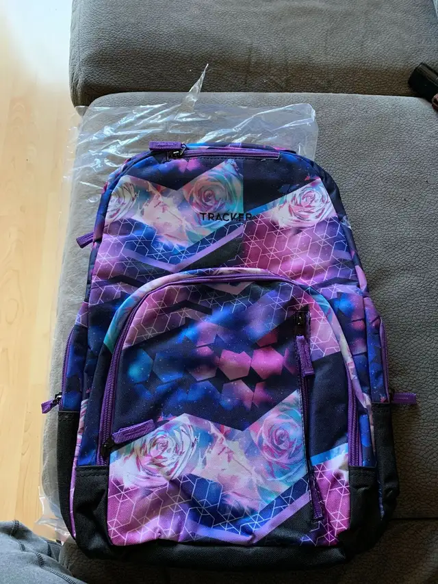 Backpack in Women's - Bags & Wallets in Barrie - Image 2