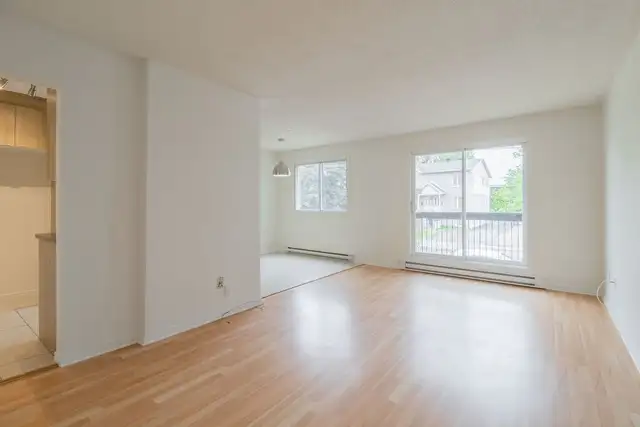 4 1/2 au 2e rénové MAI eau.ch. & stat ext. inclus