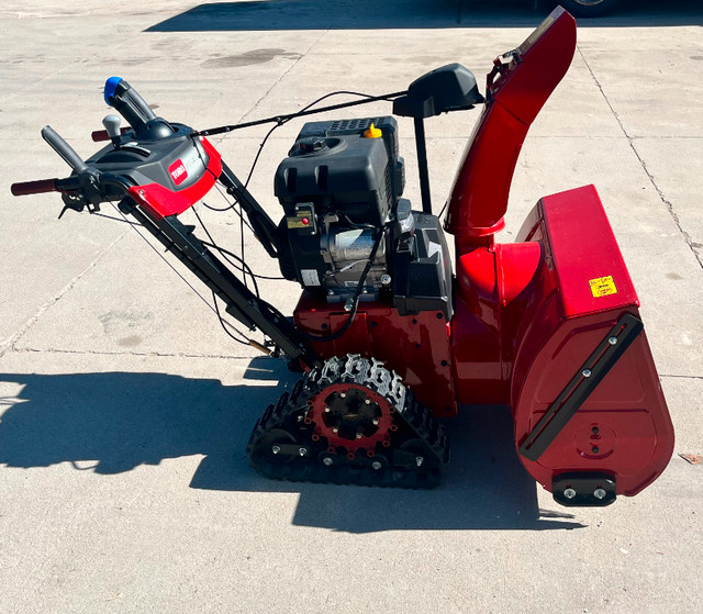 Toro Snow Blower TRX HD Commerical 1432 OHXE in Snowblowers in Stratford - Image 2