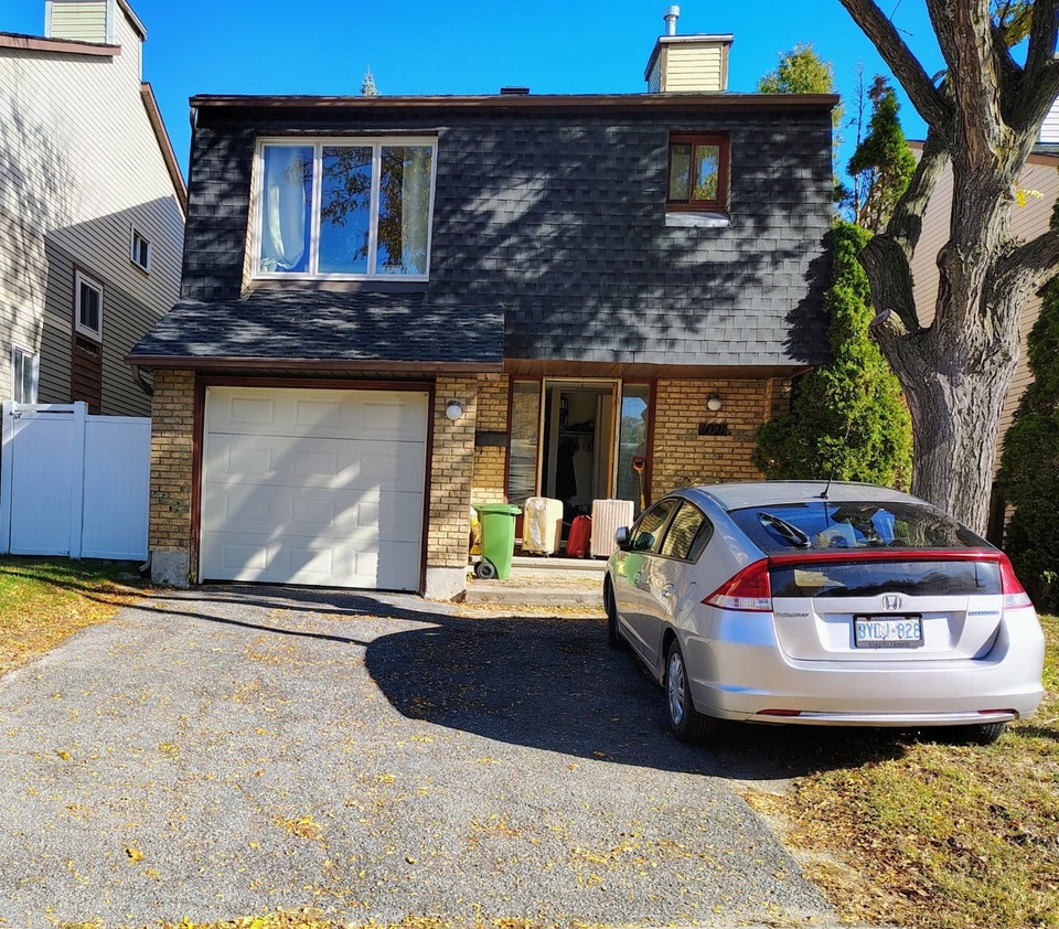 MOVE-IN TODAY!... PRIVATE ROOM...ALGONQUIN...BAYSHORE..KANATA 4