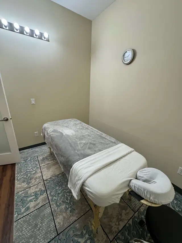 massage therapist 63436968471811121