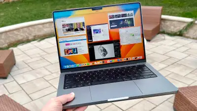 Macbook Pro M2 8GB + 512GB + 13.3inch Retina (super clean) Has the touchbar and touch id. barely use...