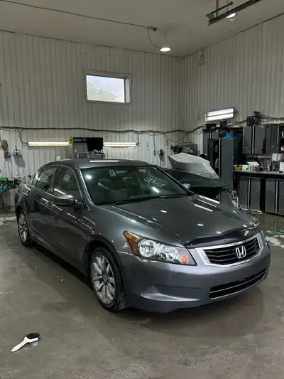 ECHANGE Awd/4x4 ou Offrez (j'ajoute $$) Honda Accord 2009 lx 2.4L 270k km automatique principalement...